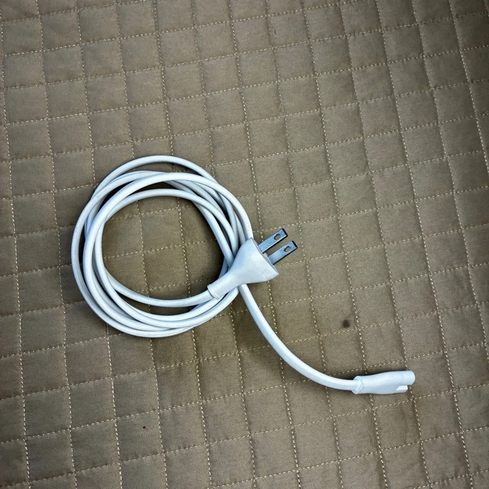 Apple AirPort Extreme Base Station A1521 802.11ac Dual-Band Wi-Fi Router White